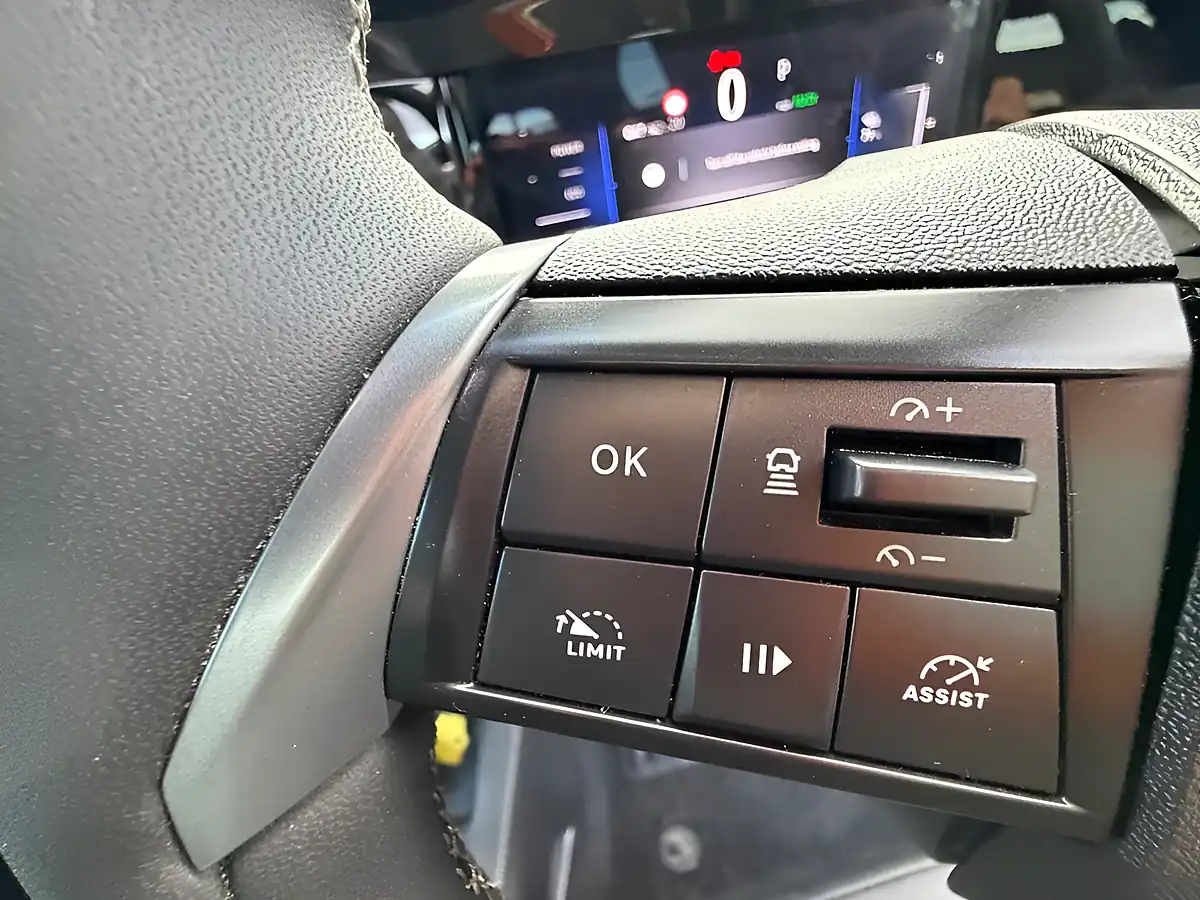 Used 2025 Vauxhall Mokka Electric Ultimate Blue - Interior and Exterior details 11