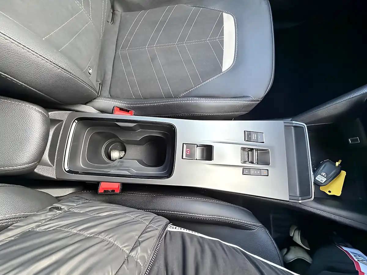 Used 2025 Vauxhall Mokka Electric Ultimate Blue - Interior and Exterior details 13