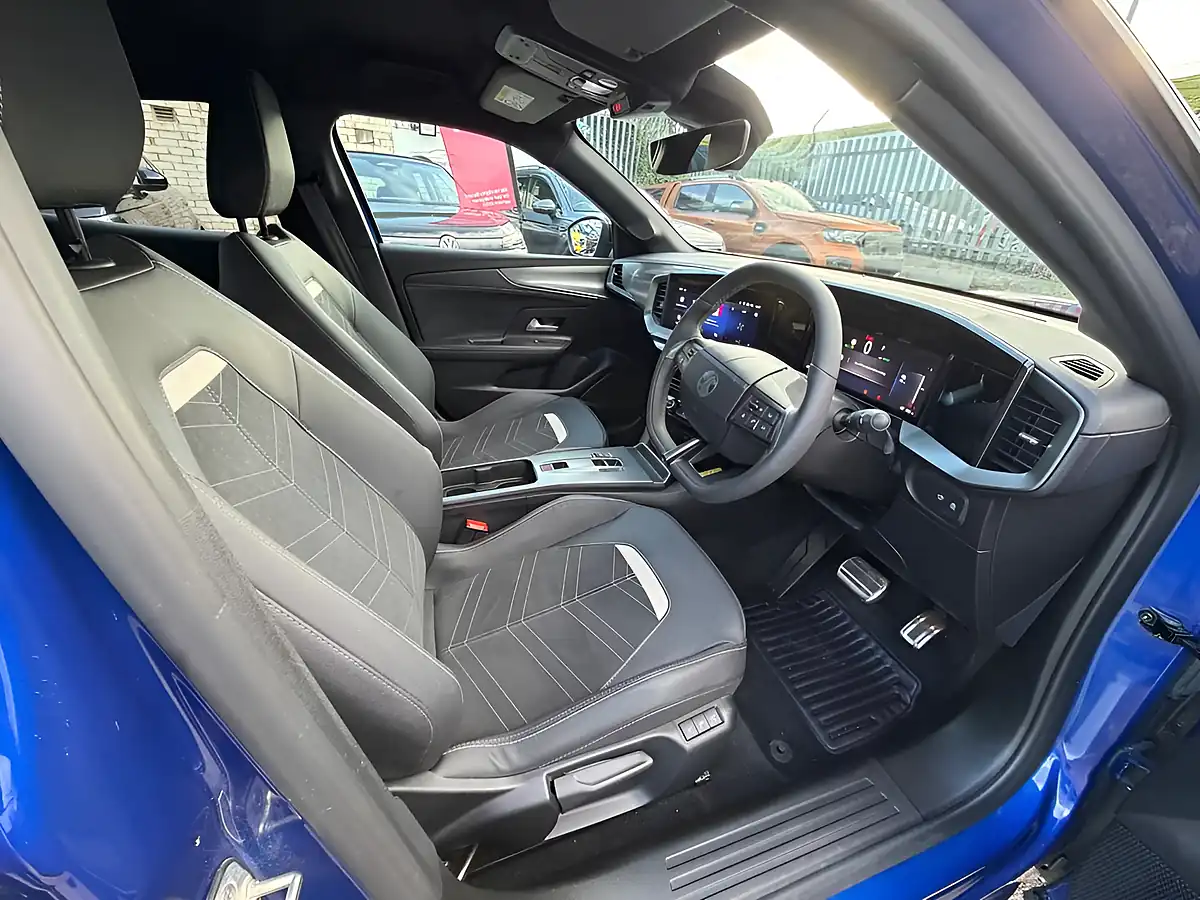 Used 2025 Vauxhall Mokka Electric Ultimate Blue - Interior and Exterior details 8
