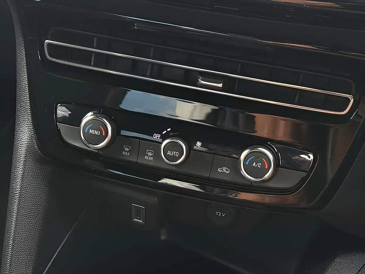 Used 2025 Vauxhall Mokka Gs Blue - Interior and Exterior details 17