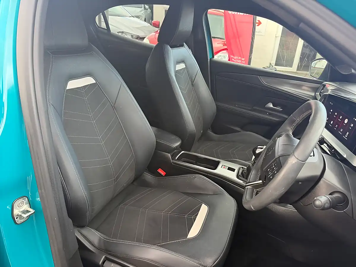 Used 2025 Vauxhall Mokka Ultimate Green - Interior and Exterior details 12