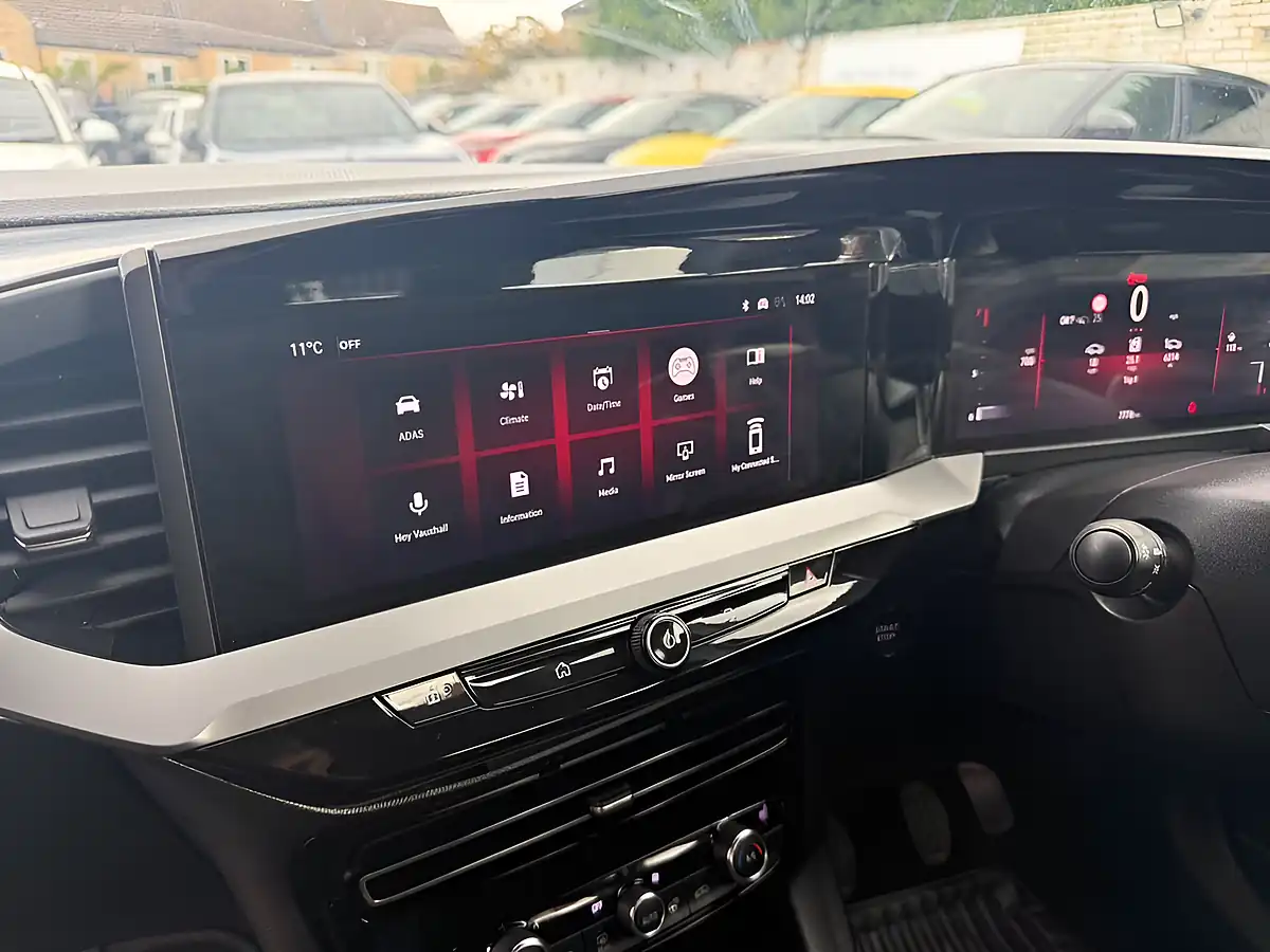 Used 2025 Vauxhall Mokka Ultimate Green - Interior and Exterior details 13
