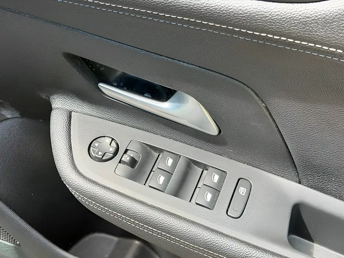 Used 2025 Vauxhall Mokka Ultimate White - Interior and Exterior details 15