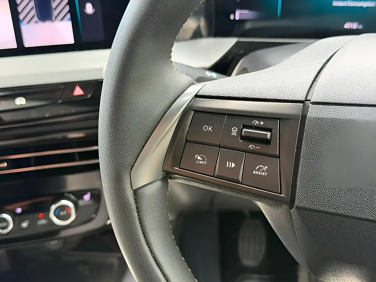 Used 2025 Vauxhall Mokka Ultimate White - Interior and Exterior details 17