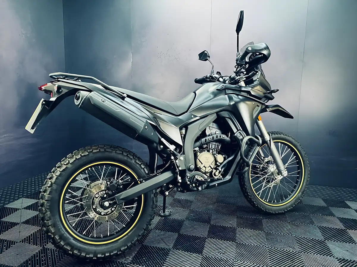 Used 2025 Voge 300 Rally Black - Interior and Exterior details 12