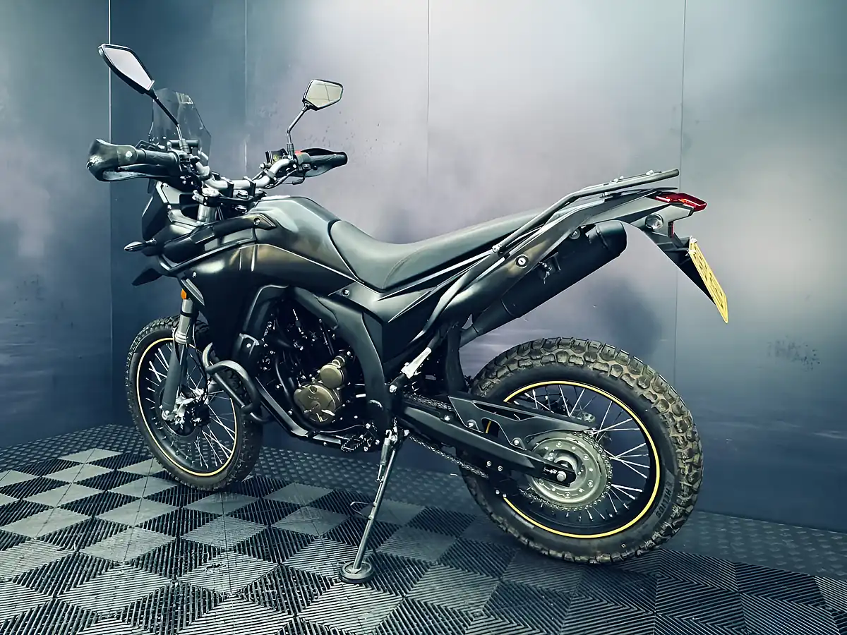 Used 2025 Voge 300 Rally Black - Interior and Exterior details 14