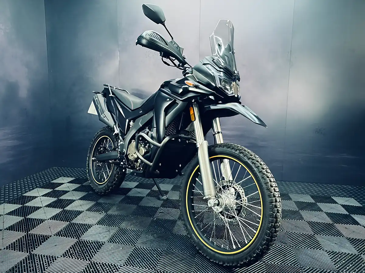 Used 2025 Voge 300 Rally Black - Interior and Exterior details 19