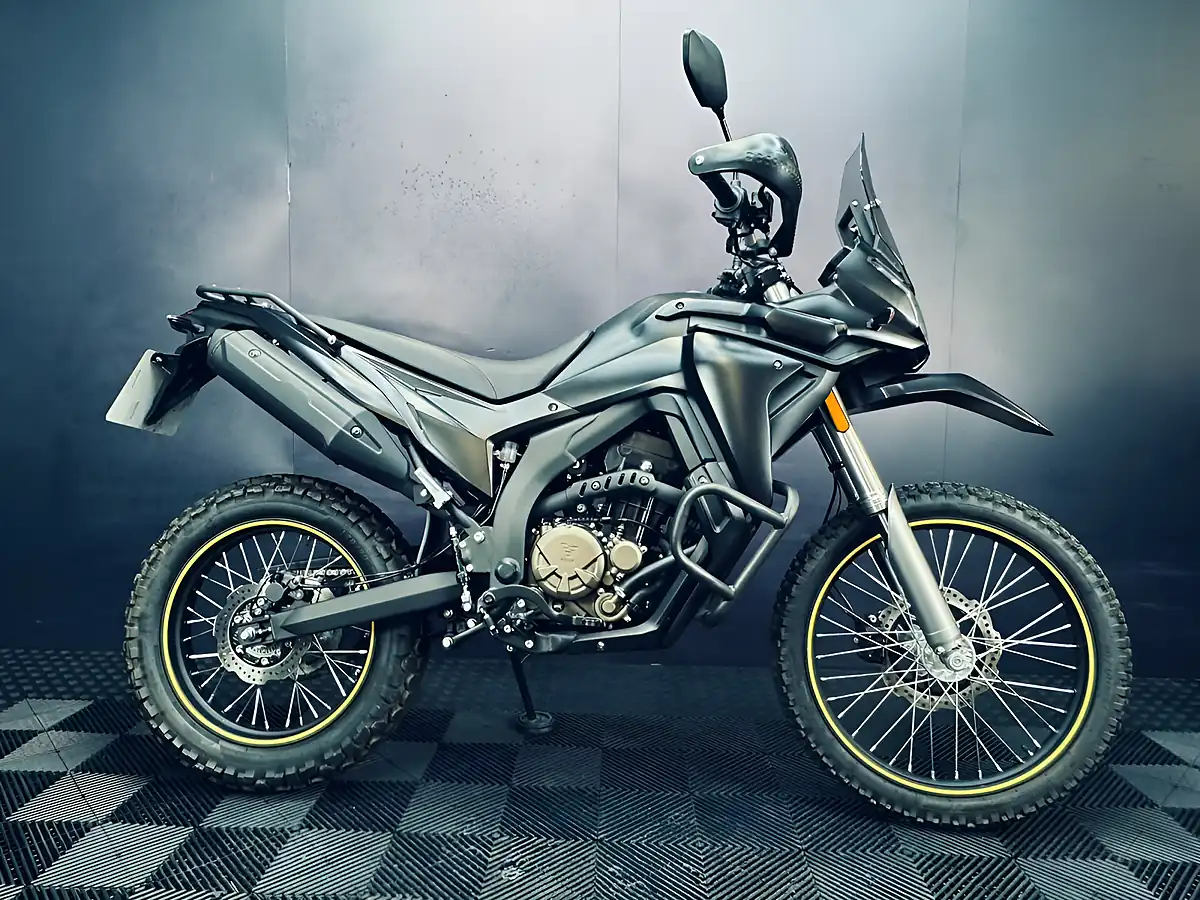 Used 2025 Voge 300 Rally Black - Interior and Exterior details 2