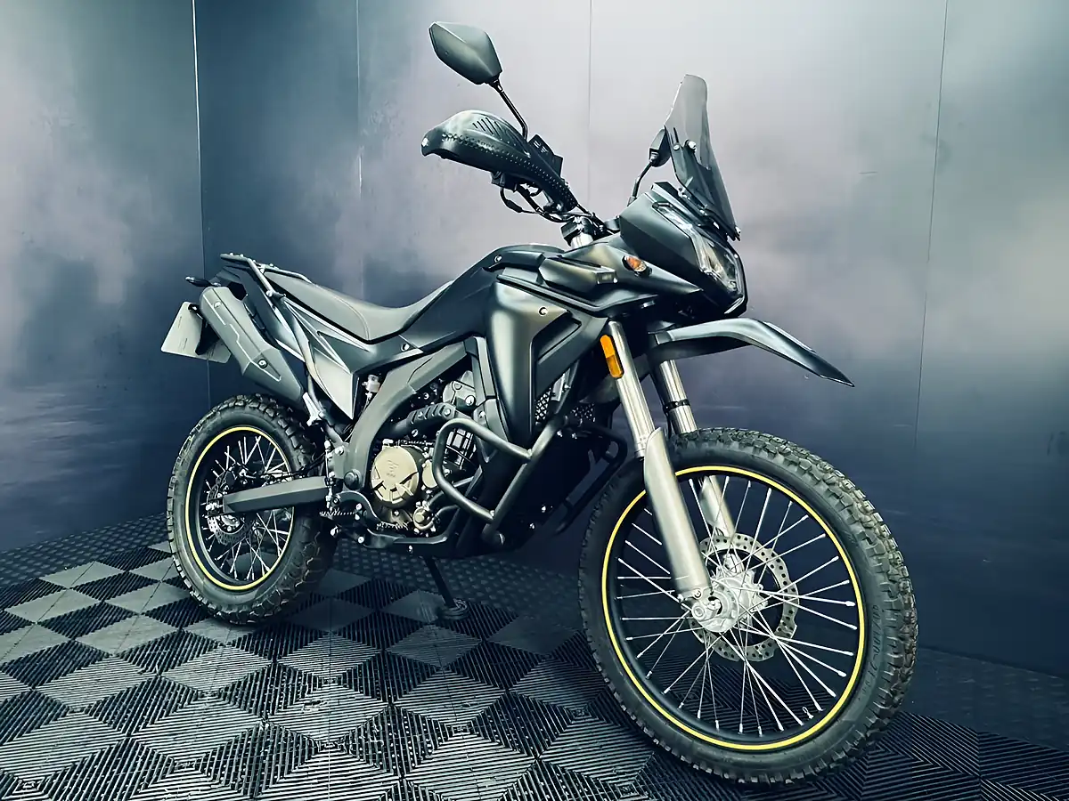Used 2025 Voge 300 Rally Black - Interior and Exterior details 4