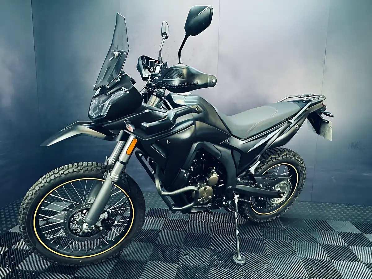 Used 2025 Voge 300 Rally Black - Interior and Exterior details 5