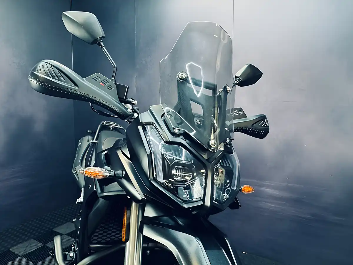 Used 2025 Voge 300 Rally Black - Interior and Exterior details 8