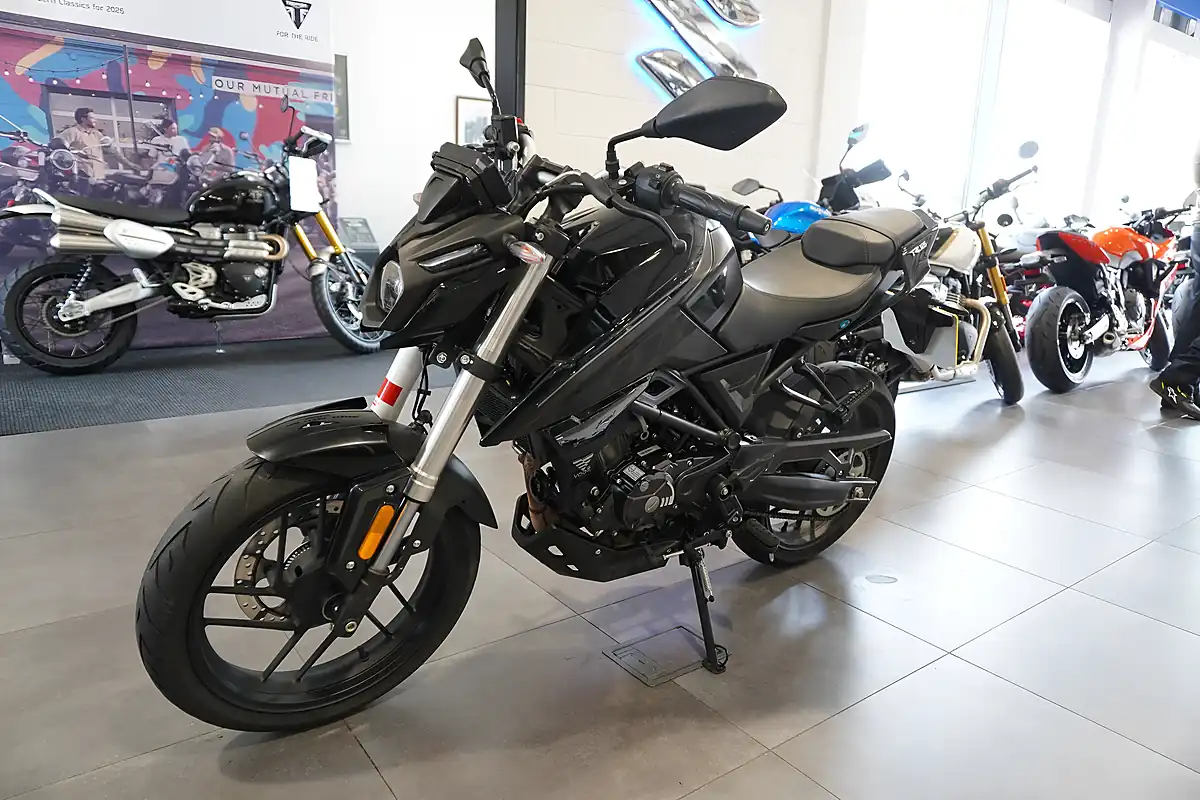 Used 2025 Voge R 125 Black - Interior and Exterior details 6