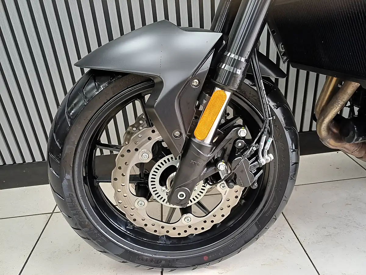 Used 2025 Voge R625 Black - Interior and Exterior details 16