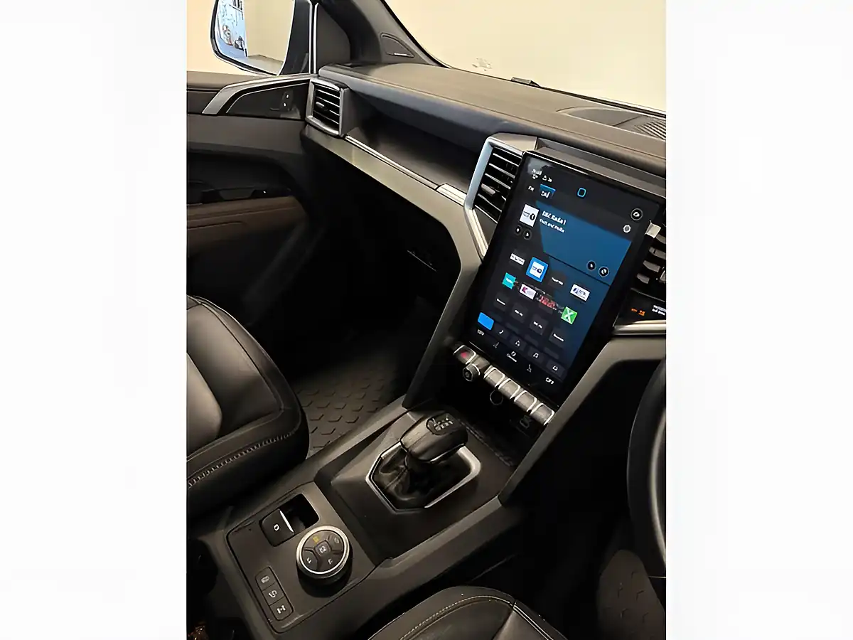 Used 2025 Volkswagen Amarok Panamericana Blue - Interior and Exterior details 11