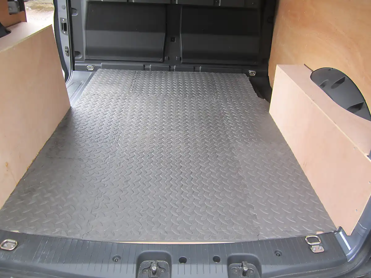Used 2025 Volkswagen Caddy C20 Commerce Business Tech Grey - Interior and Exterior details 13
