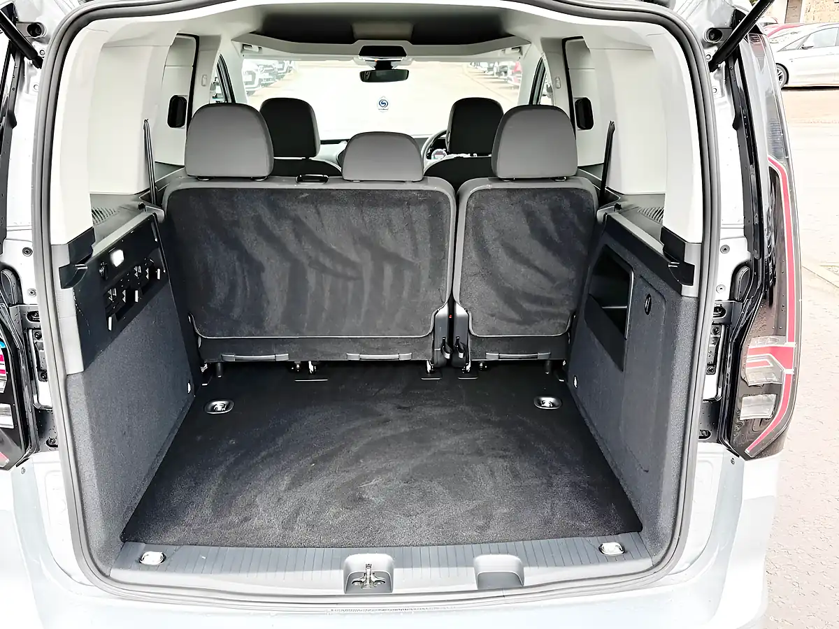 Used 2025 Volkswagen Caddy Life Reflex Silver - Interior and Exterior details 14