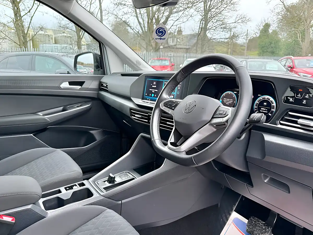 Used 2025 Volkswagen Caddy Life Reflex Silver - Interior and Exterior details 15