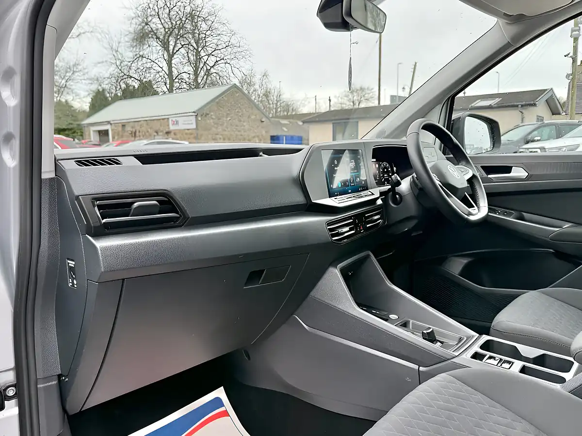 Used 2025 Volkswagen Caddy Life Reflex Silver - Interior and Exterior details 16