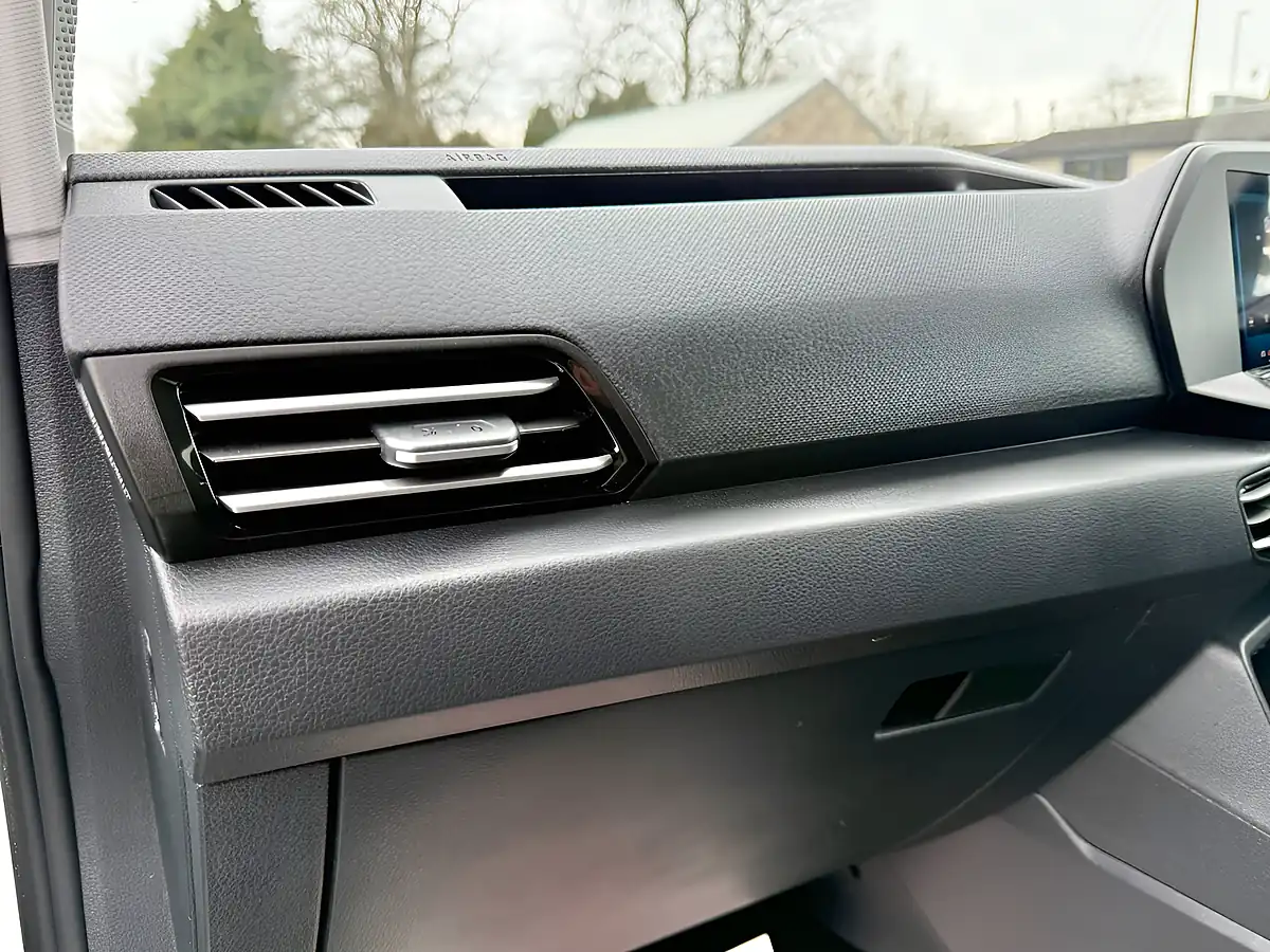 Used 2025 Volkswagen Caddy Life Reflex Silver - Interior and Exterior details 17