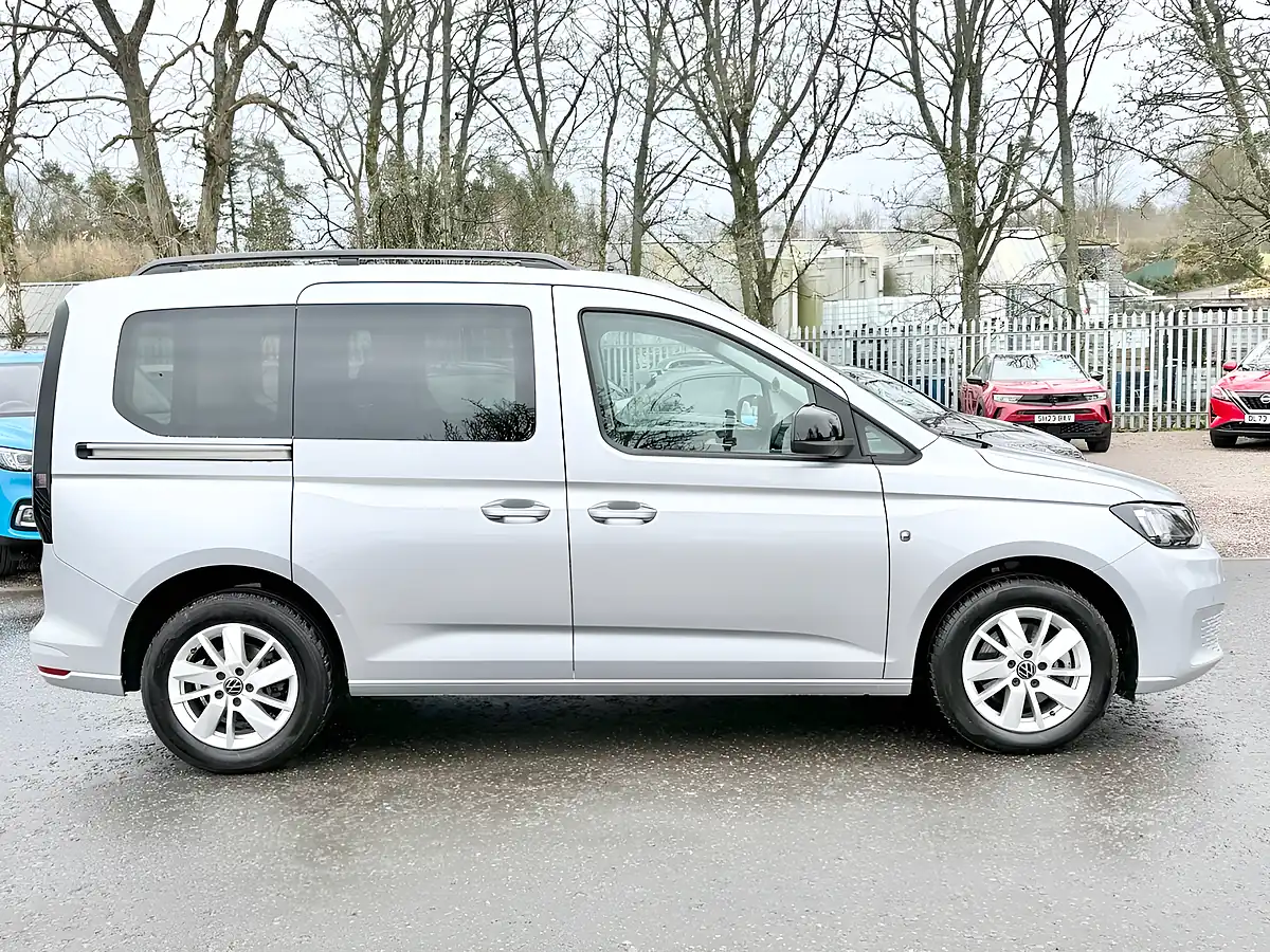 Used 2025 Volkswagen Caddy Life Reflex Silver - Interior and Exterior details 4