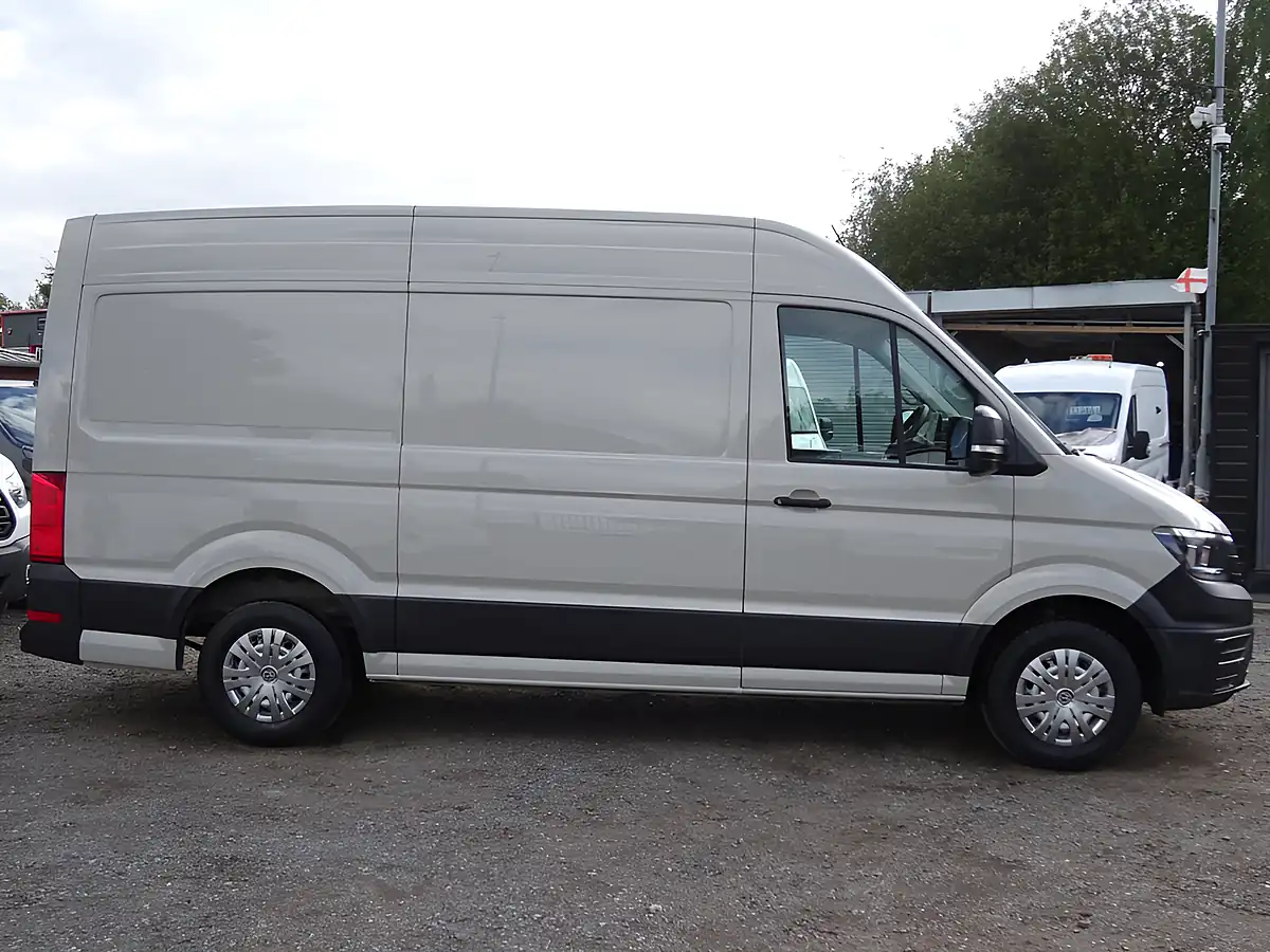 Used 2025 Volkswagen Crafter Commerce (mwb) CR35 Grey - Interior and Exterior details 9