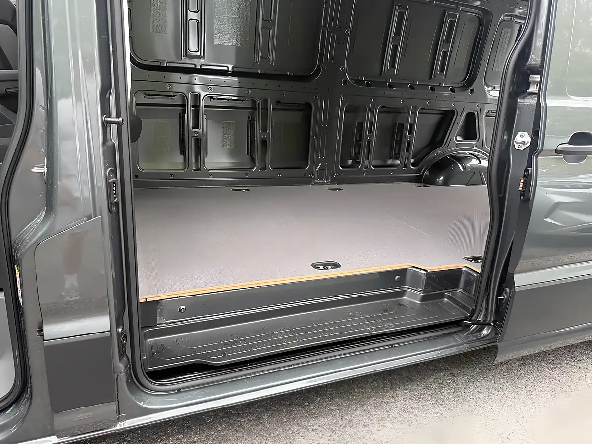 Used 2025 Volkswagen Crafter Commerce Plus Grey - Interior and Exterior details 14