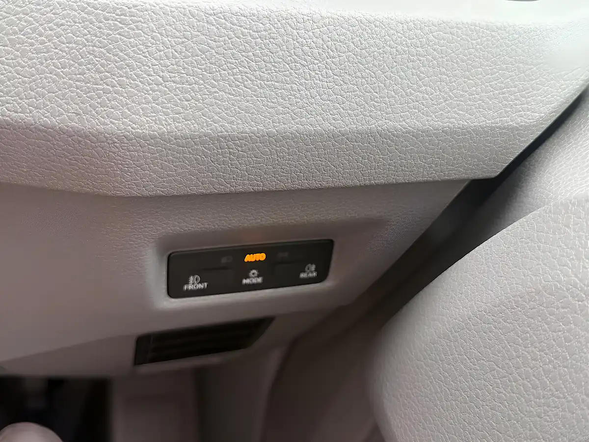 Used 2025 Volkswagen Crafter Commerce Plus Grey - Interior and Exterior details 16
