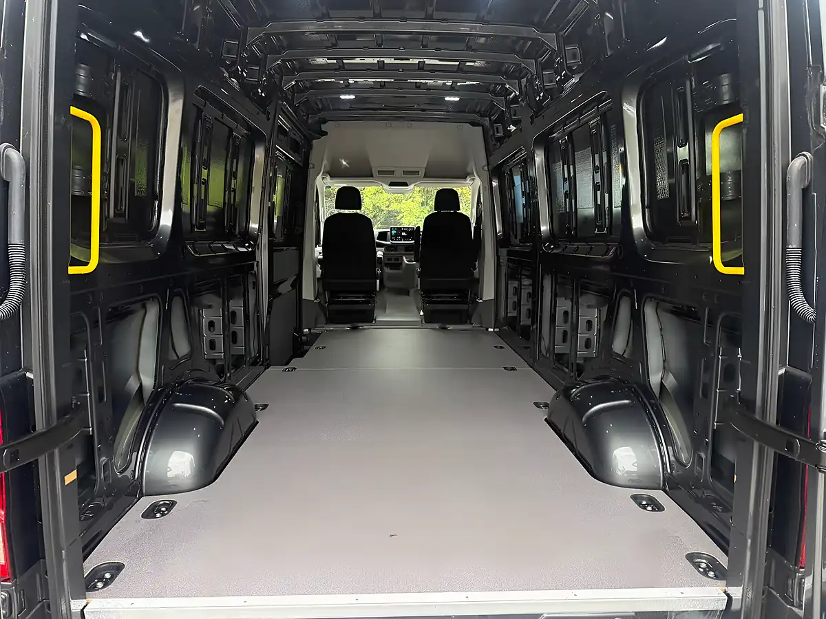 Used 2025 Volkswagen Crafter Commerce Plus Grey - Interior and Exterior details 9