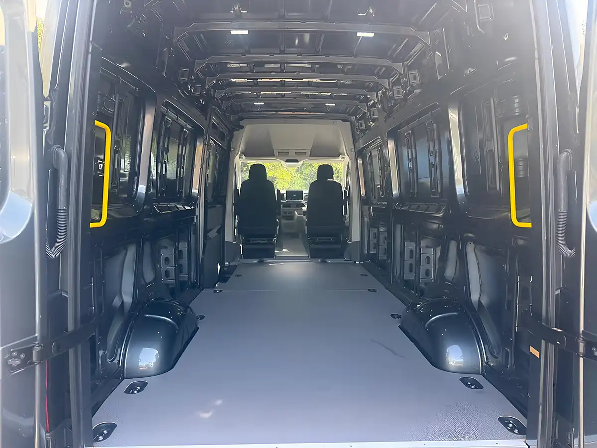 Used 2025 Volkswagen Crafter Commerce Plus Grey - Interior and Exterior details 10
