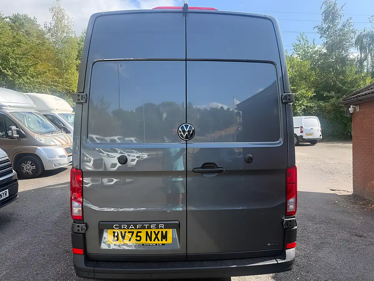Used 2025 Volkswagen Crafter Commerce Plus Grey - Interior and Exterior details 6