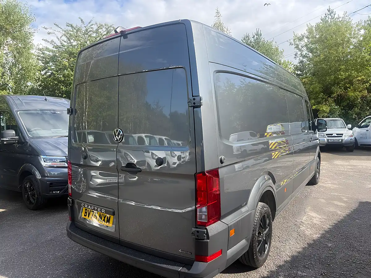 Used 2025 Volkswagen Crafter Commerce Plus Grey - Interior and Exterior details 7