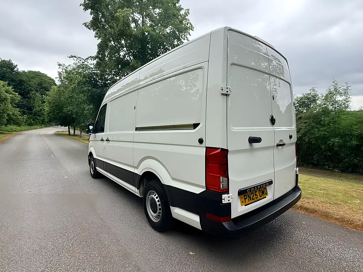 Used 2025 Volkswagen Crafter Commerce Plus White - Interior and Exterior details 11