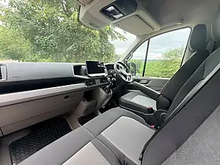 Used 2025 Volkswagen Crafter Commerce Plus White - Interior and Exterior details 19