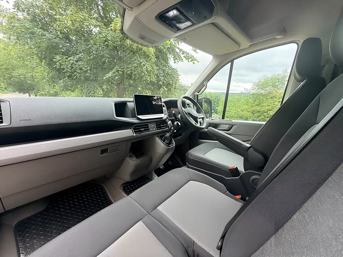 Used 2025 Volkswagen Crafter Commerce Plus White - Interior and Exterior details 19