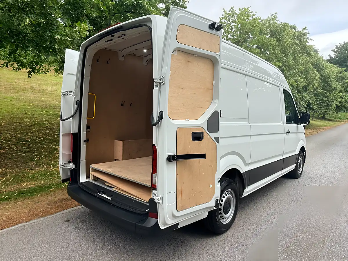 Used 2025 Volkswagen Crafter Commerce Plus White - Interior and Exterior details 5