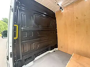 Used 2025 Volkswagen Crafter Commerce Plus White - Interior and Exterior details 9