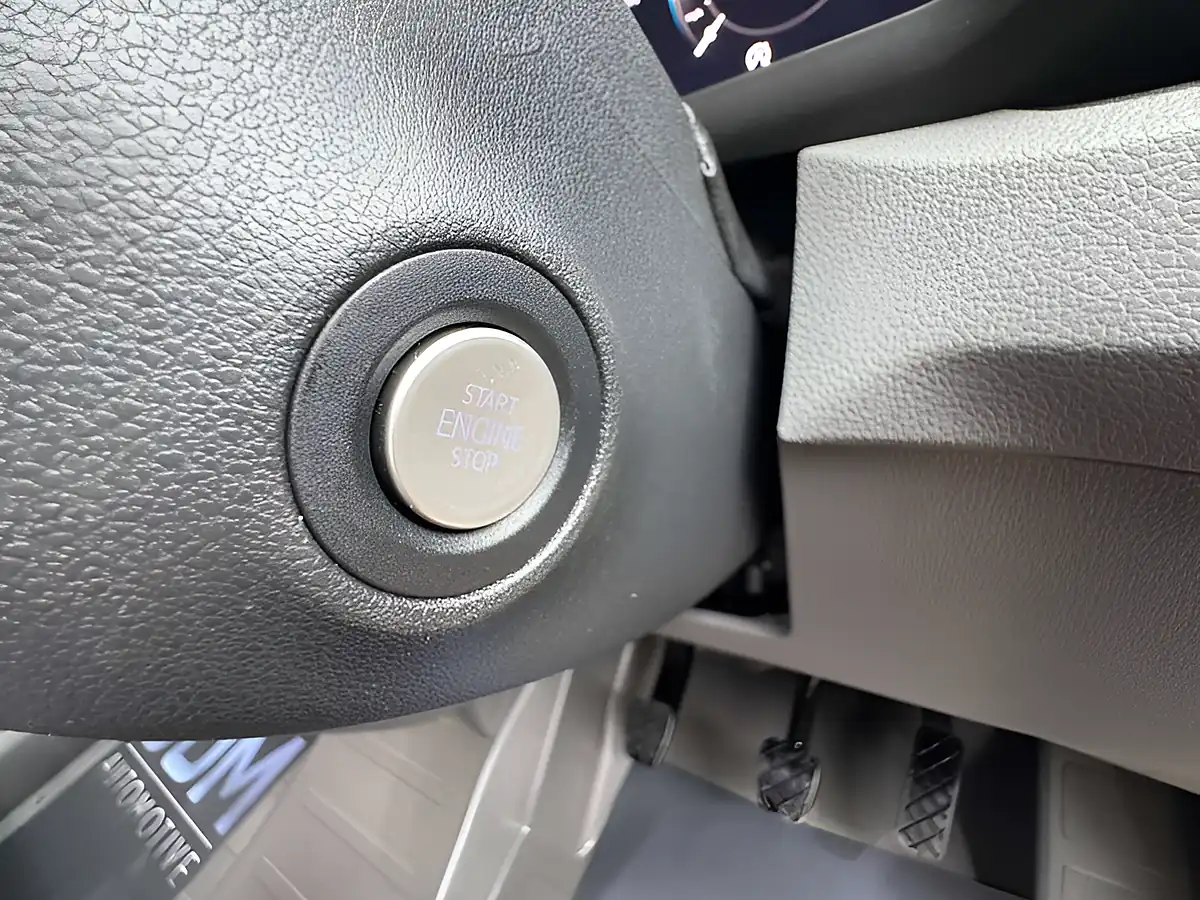 Used 2025 Volkswagen Crafter CR30 Commerce White - Interior and Exterior details 13