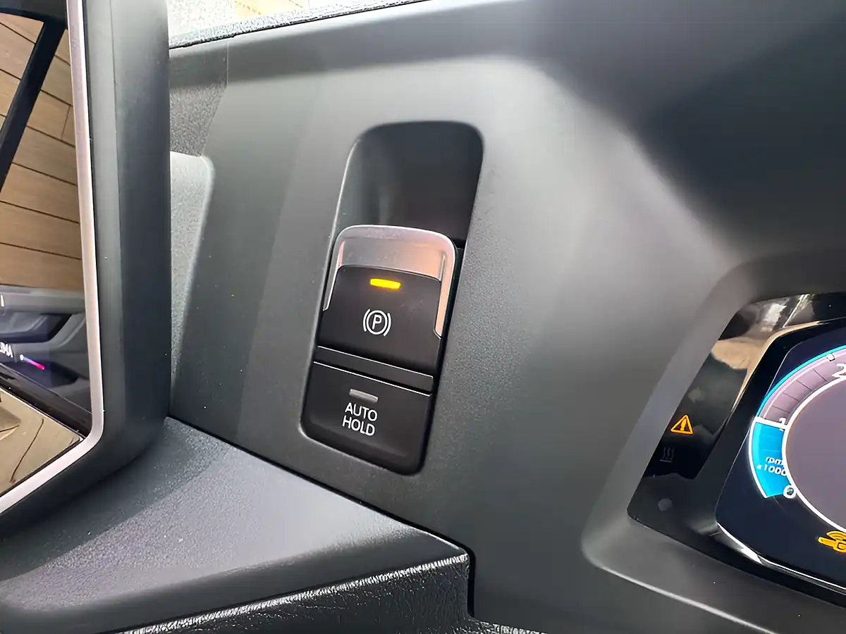Used 2025 Volkswagen Crafter CR30 Commerce White - Interior and Exterior details 16