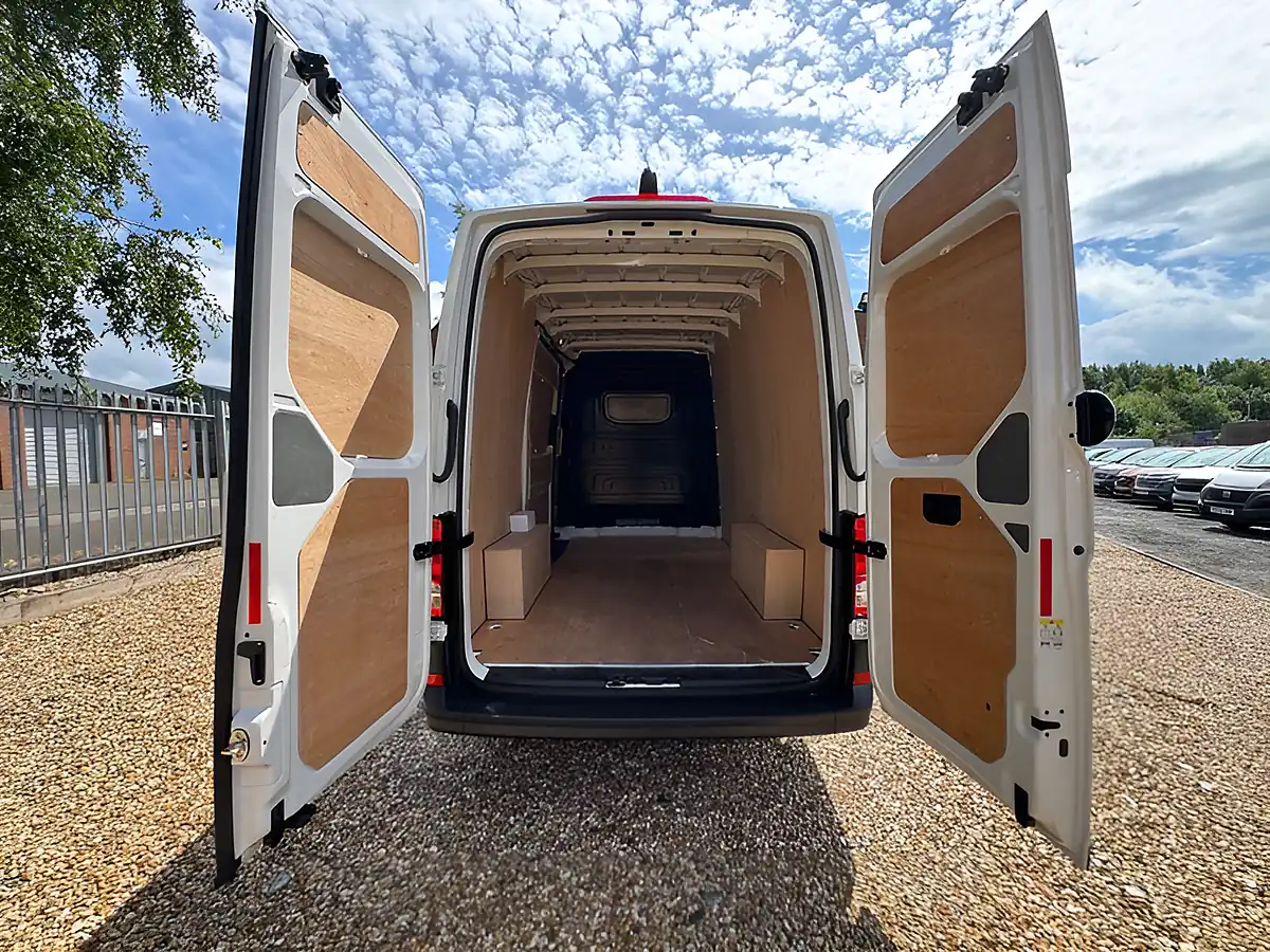 Used 2025 Volkswagen Crafter CR30 Commerce White - Interior and Exterior details 5