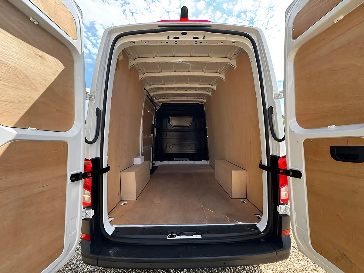 Used 2025 Volkswagen Crafter CR30 Commerce White - Interior and Exterior details 6