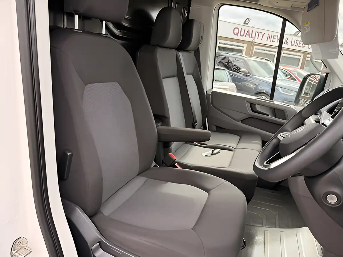 Used 2025 Volkswagen Crafter CR35 Commerce Lwb High Roof White - Interior and Exterior details 13