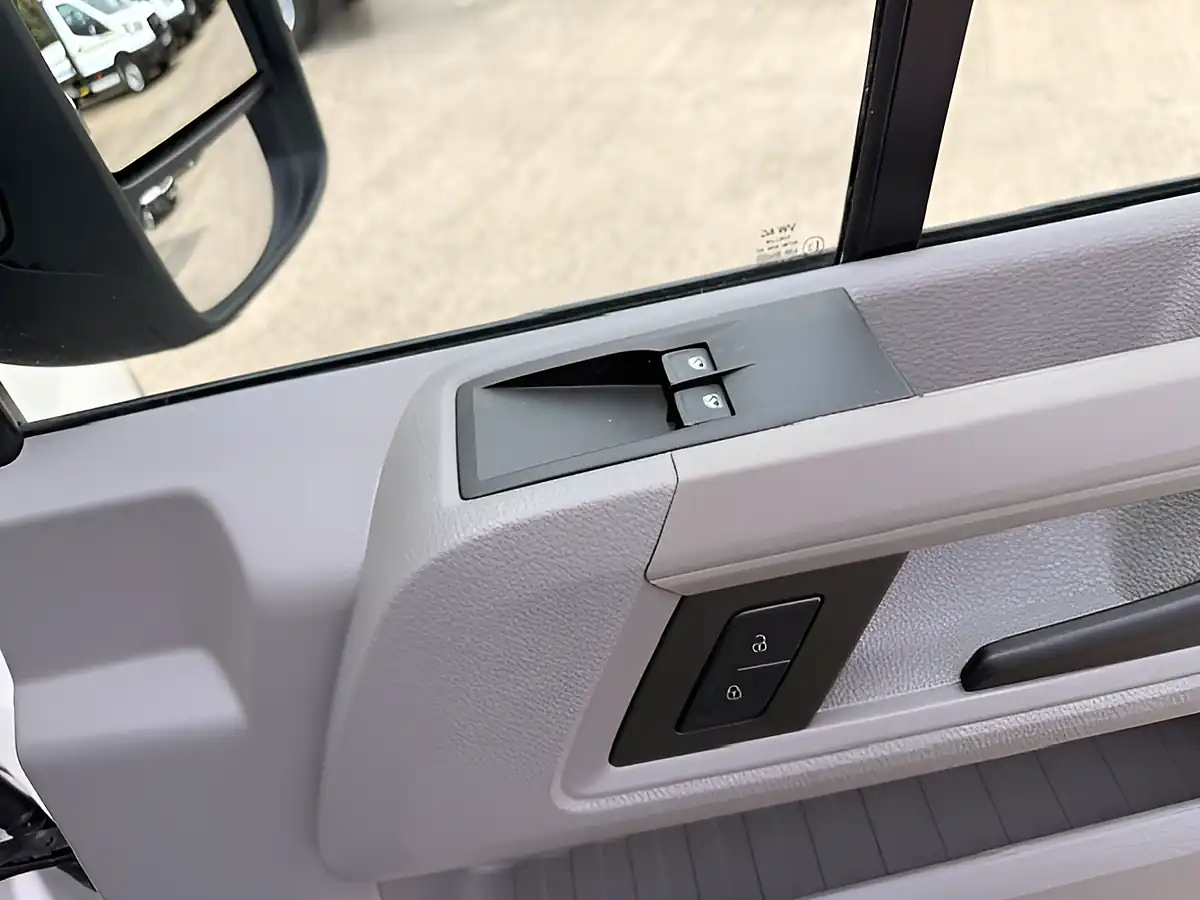 Used 2025 Volkswagen Crafter CR35 Commerce Lwb High Roof White - Interior and Exterior details 14