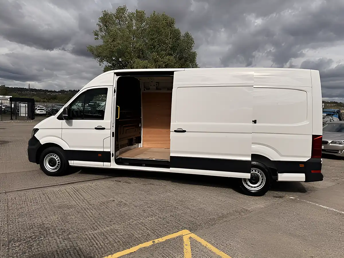 Used 2025 Volkswagen Crafter CR35 Commerce Lwb High Roof White - Interior and Exterior details 8