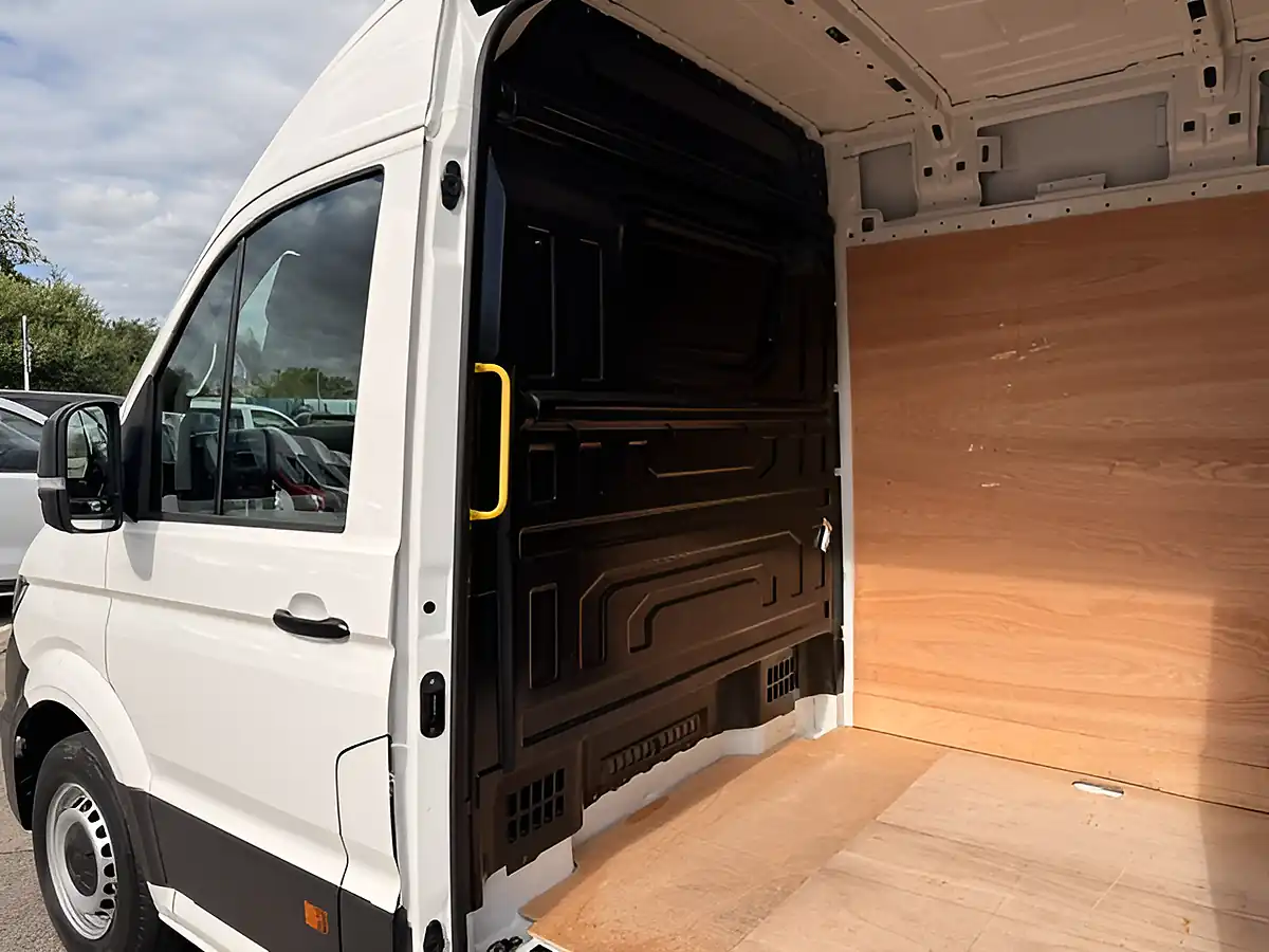 Used 2025 Volkswagen Crafter CR35 Commerce Lwb High Roof White - Interior and Exterior details 9