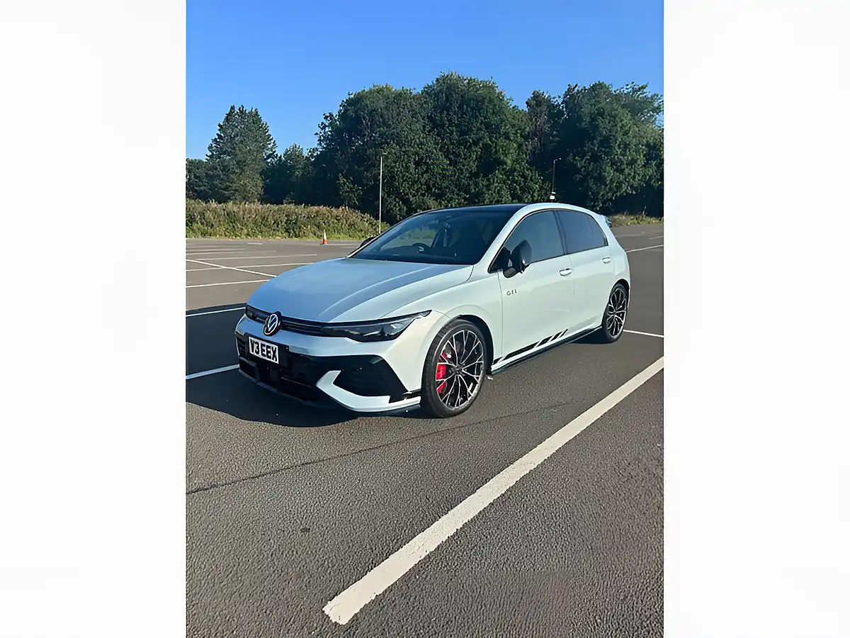 Used 2025 Volkswagen Golf GTI Clubsport Blue - Interior and Exterior details 8