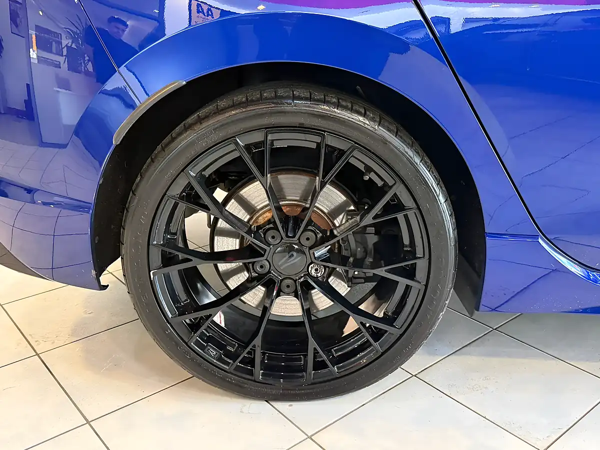 Used 2025 Volkswagen Golf R Black Edition Blue - Interior and Exterior details 17