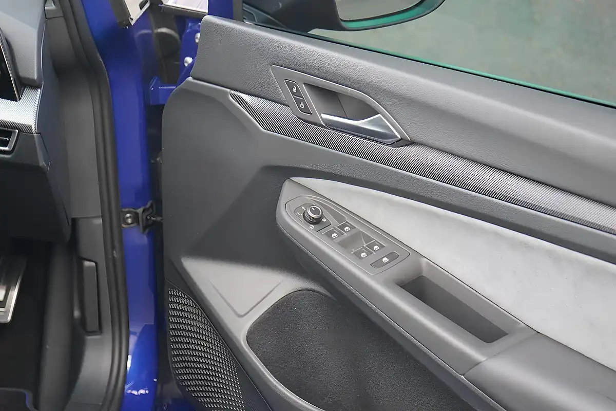 Used 2025 Volkswagen Golf R Black Edition Lapiz Blue - Interior and Exterior details 20