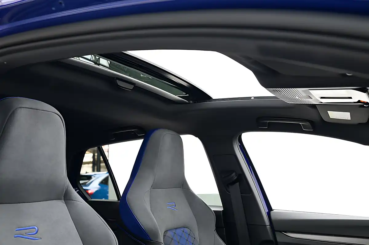 Used 2025 Volkswagen Golf R Black Edition Lapiz Blue - Interior and Exterior details 12