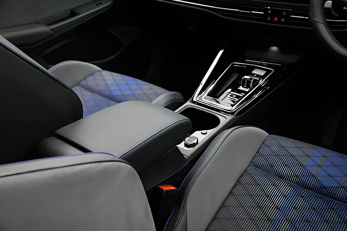 Used 2025 Volkswagen Golf R Black Edition Lapiz Blue - Interior and Exterior details 16