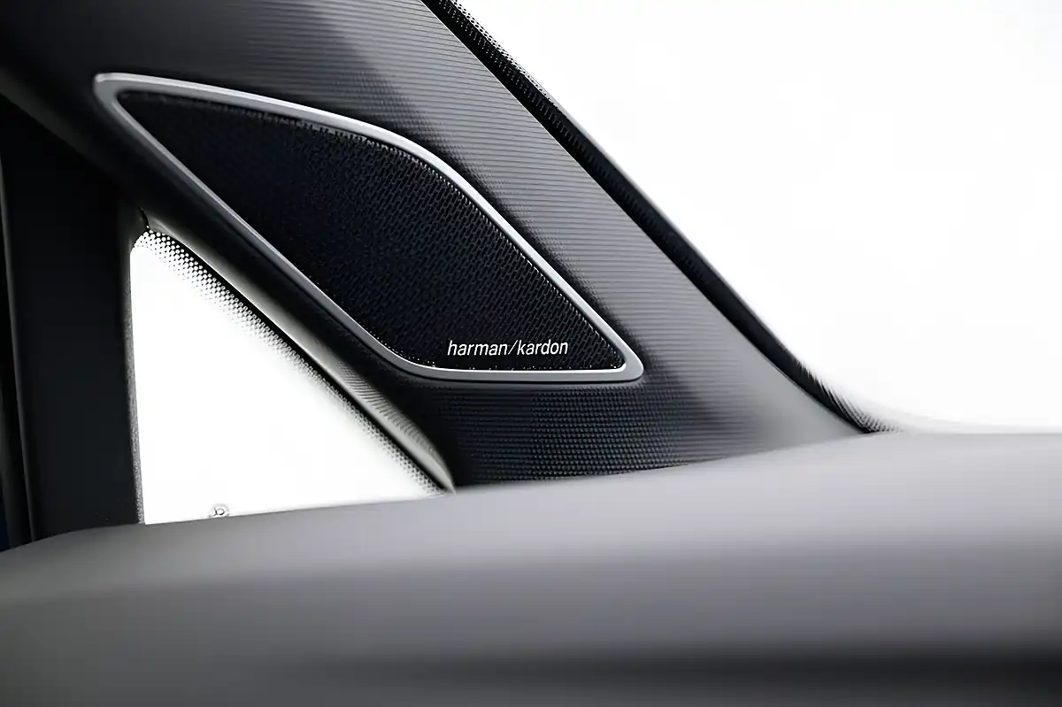 Used 2025 Volkswagen Golf R Black Edition Lapiz Blue - Interior and Exterior details 18